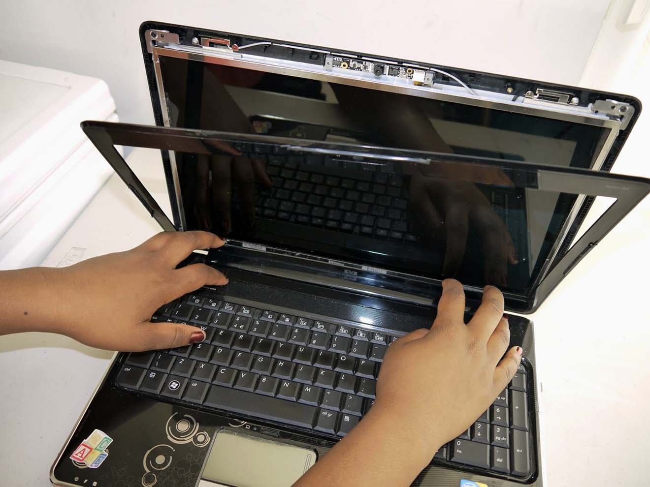 Замена экрана ноутбука HP в Бобруйске